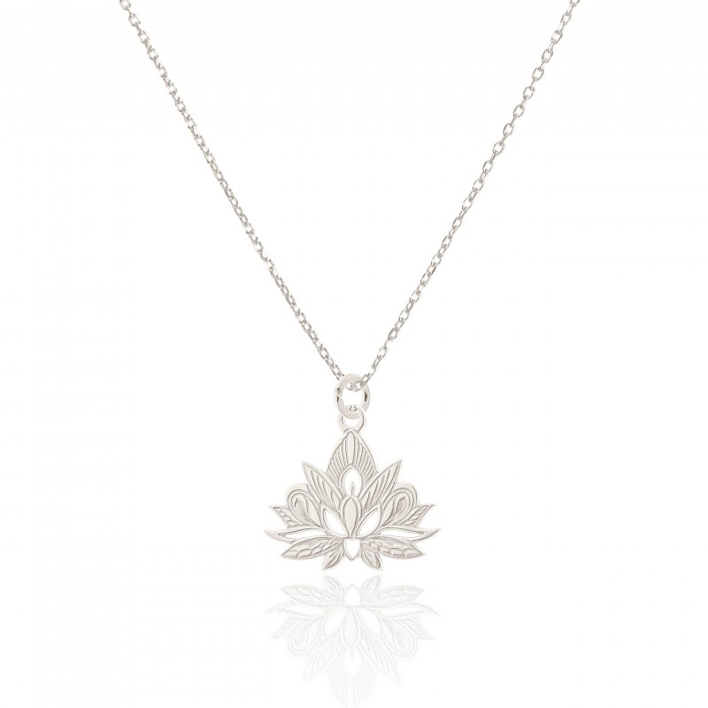Colier din argint cu o floare de lotus